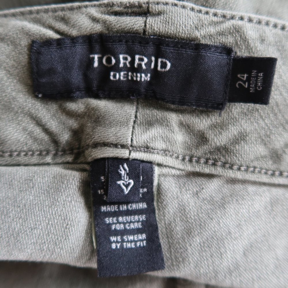 SOLD | Torrid Jegging Bermuda Shorts Olive Wash - Picture 10 of 10